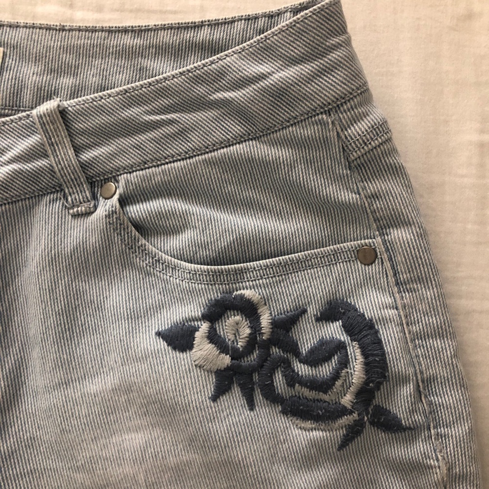 Embroidered jeans - Picture 5 of 7